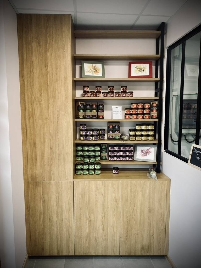 Meuble et présentoir à produits